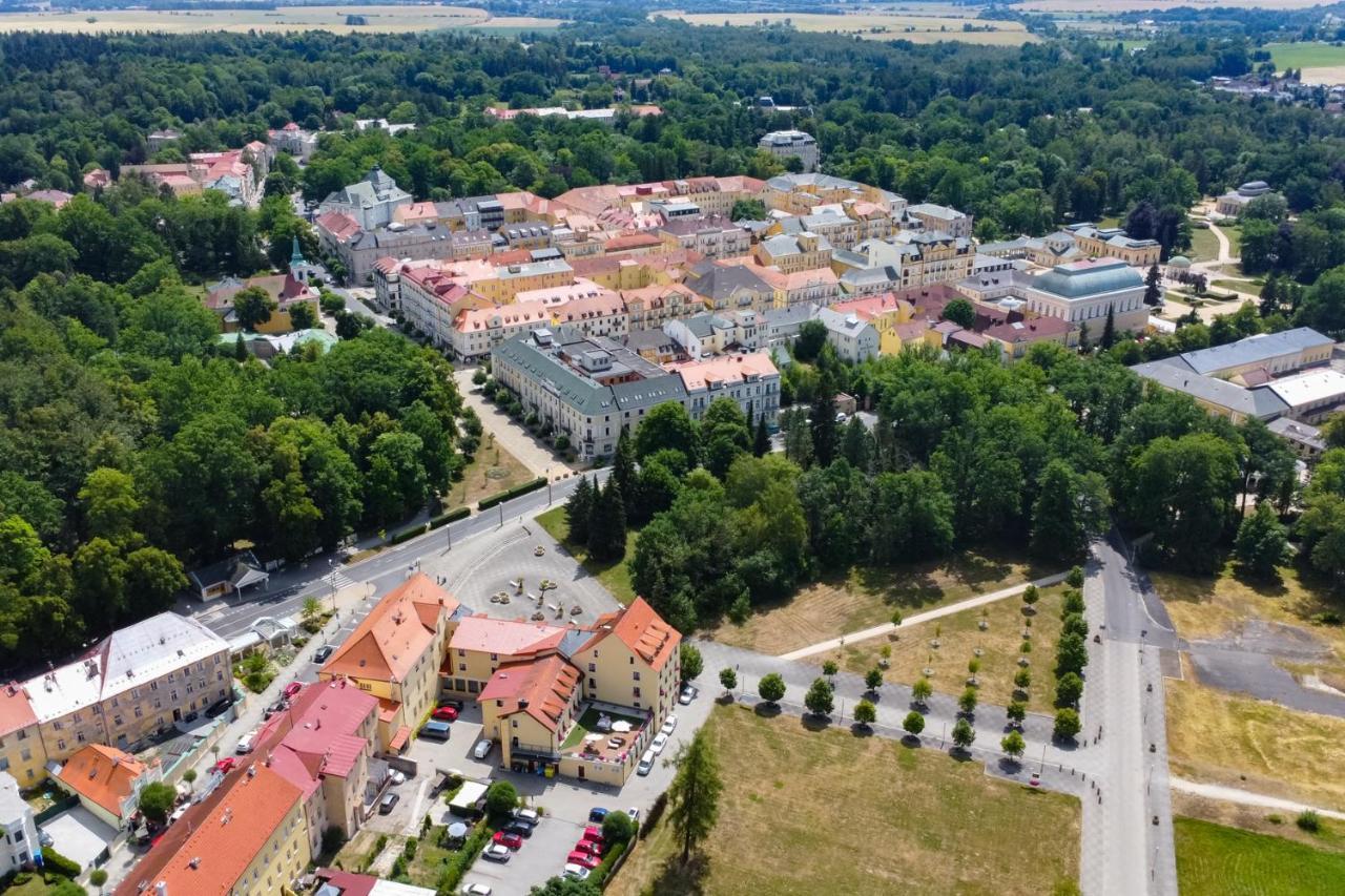 Spa Hotel Centrum Frantiskovy Lazne Bagian luar foto